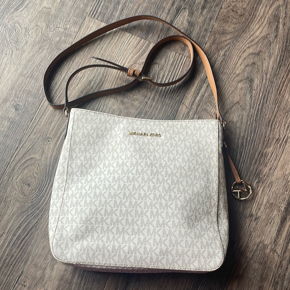 White Michael Kors crossbody bag